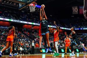 BASKETBALL-WNBA-CON-CHI/