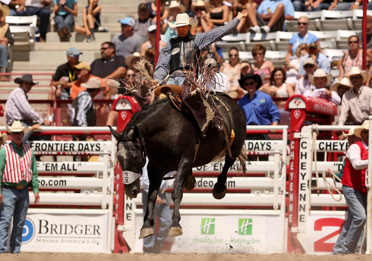 Zeke Thurston vaults to No. 11 in PRCA saddle bronc world standings