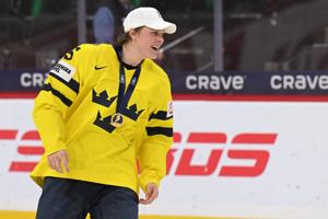 Sweden forward Ivar Stenberg