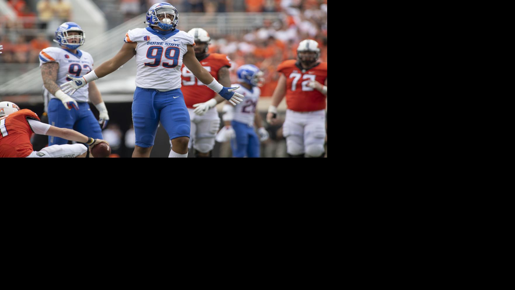 Wyoming Takes Its Turn Against Curtis Weaver Boise State S Big Rascal Football Trib Com
