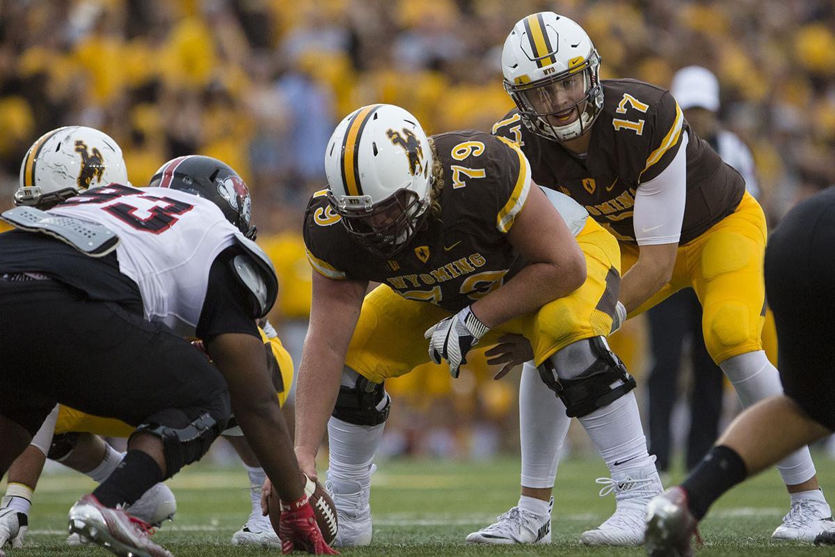 Josh Allen meets with 90-year-old Wyoming football alum from Rochester