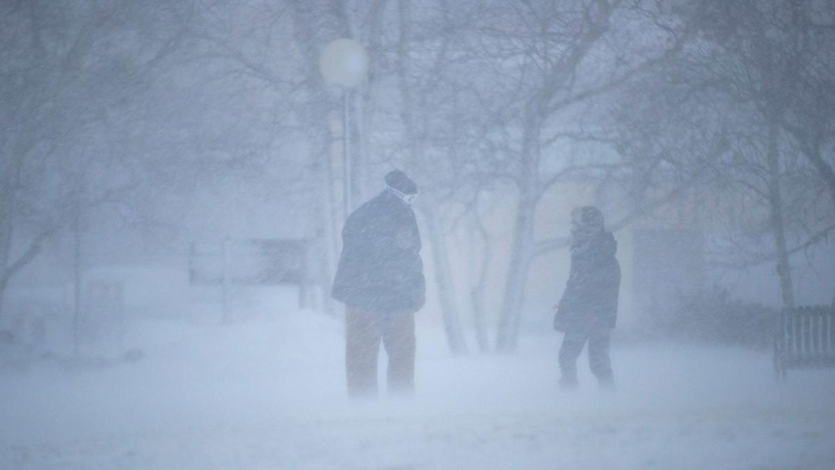 Two storms leave 50 million under winter alert as travelers return from Thanksgiving