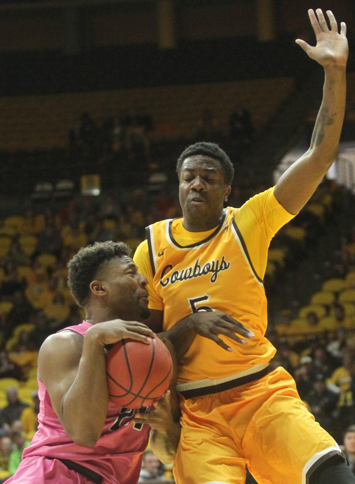 Former Cowboys Alan Herndon Josh Adams Sign With Teams Overseas