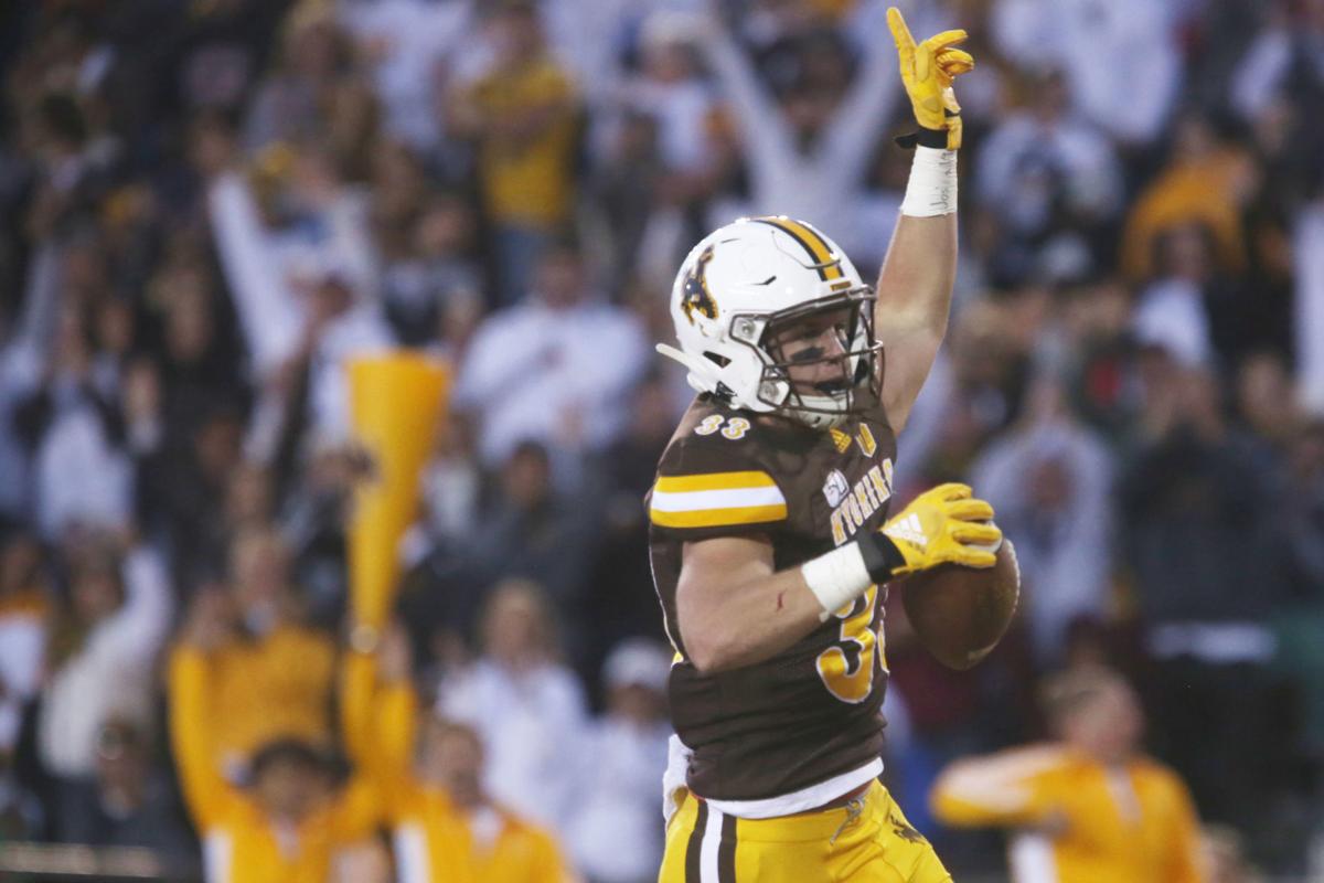Wyoming Starts Mountain West Play With Rout Of Unlv Football