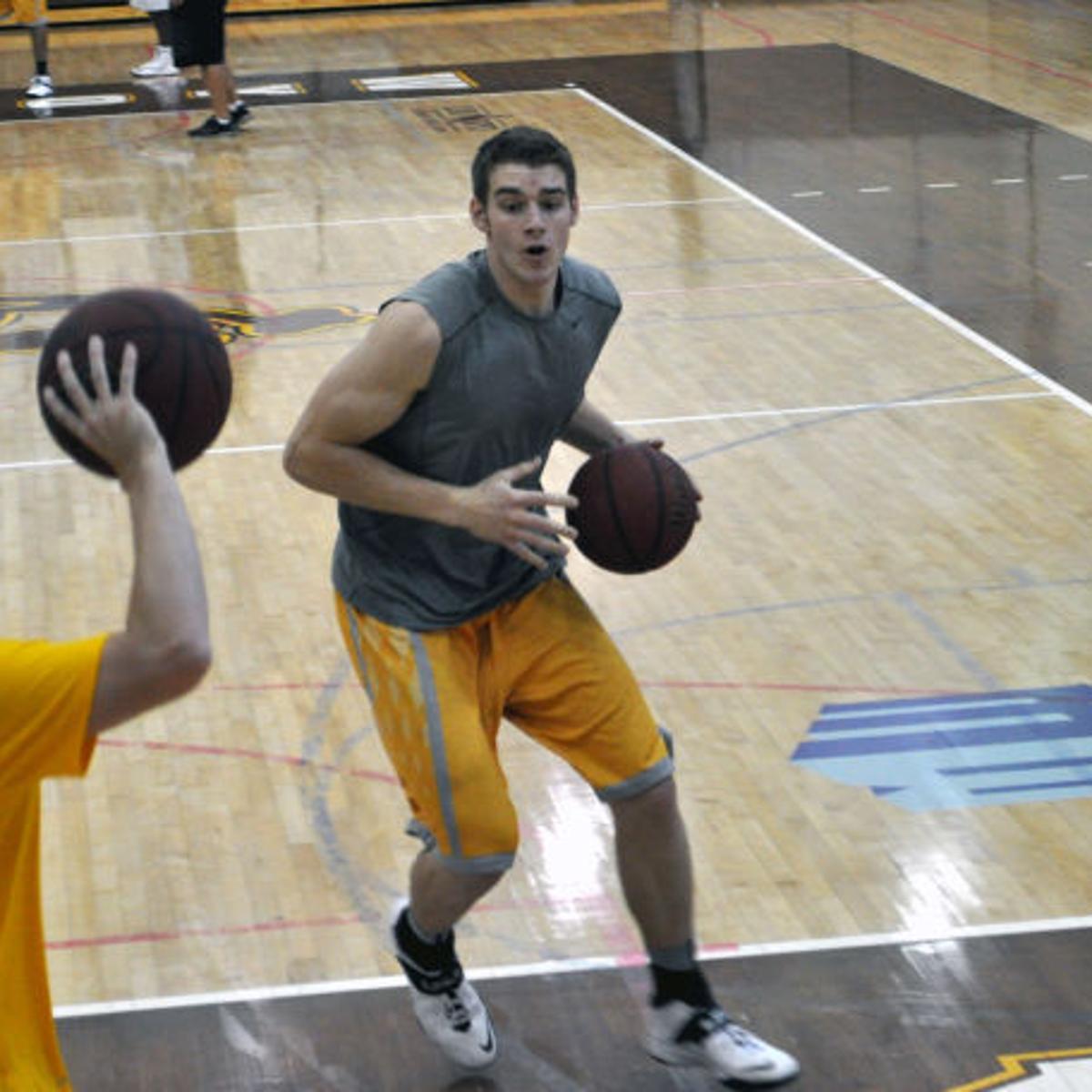 Wyoming Forward Jonathan Barnes Eager To Provide More Impact In Sophomore Season Mens Basketball Tribcom Wyoming Forward Jonathan Barnes Eager To Provide More Impact In Sophomore Season Mens Basketball Tribcom
