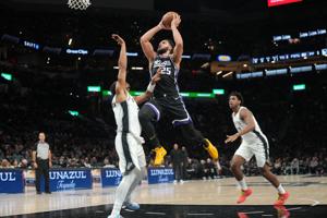 BASKETBALL-NBA-SAS-SAC/