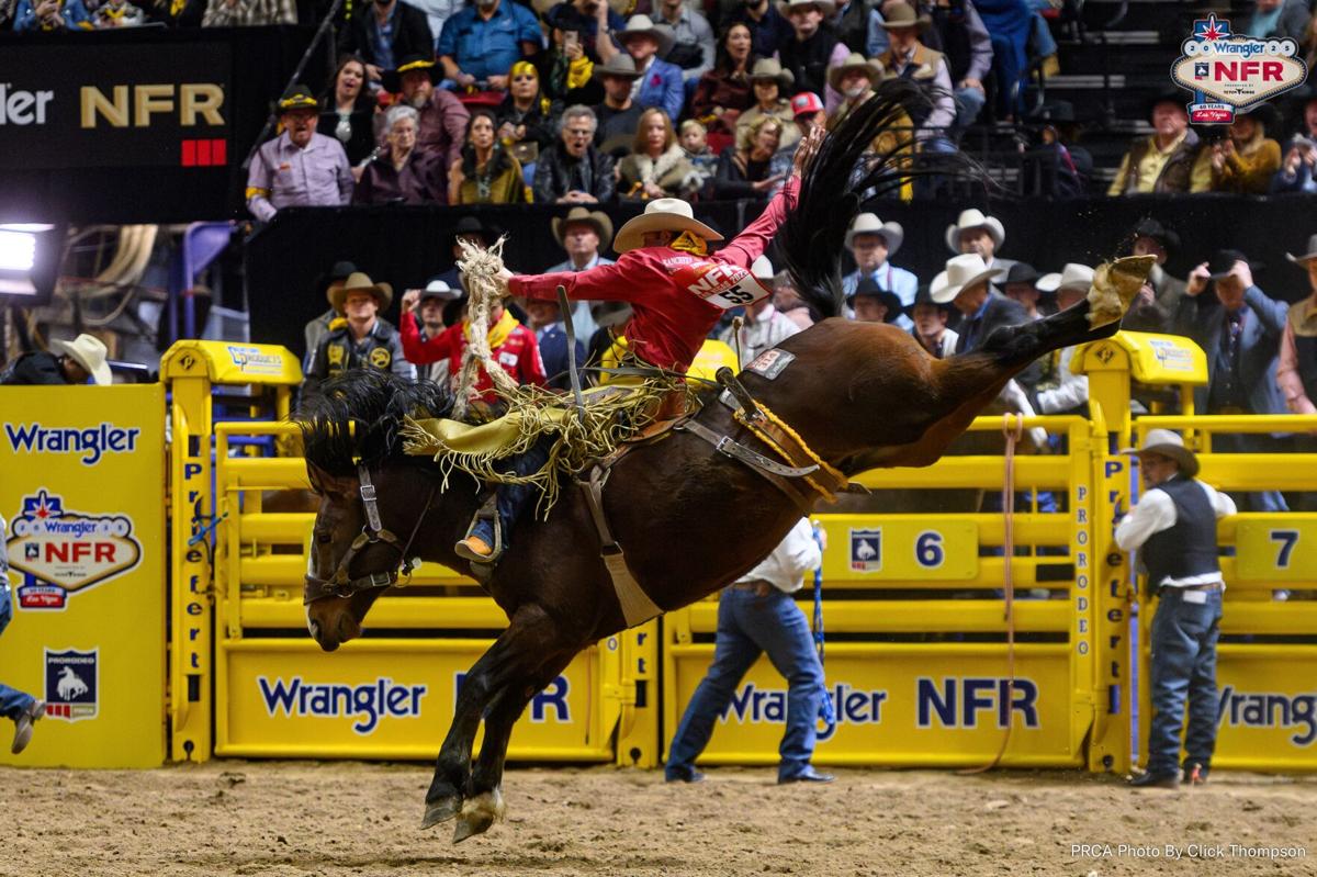 Wyoming saddle bronc riders win money in 4th round of NFR, image size:1200x799