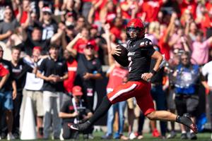 Cincinnati Bearcats quarterback Brendan Sorsby (2) scores a touchdown in the second quarter of the NCAA football game between