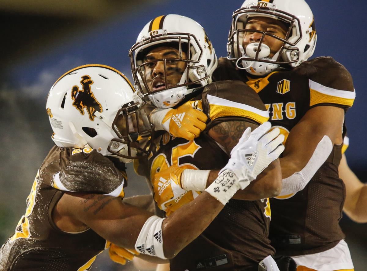 Tyler Vander Waal Steps In Rallies Wyoming Past Air Force