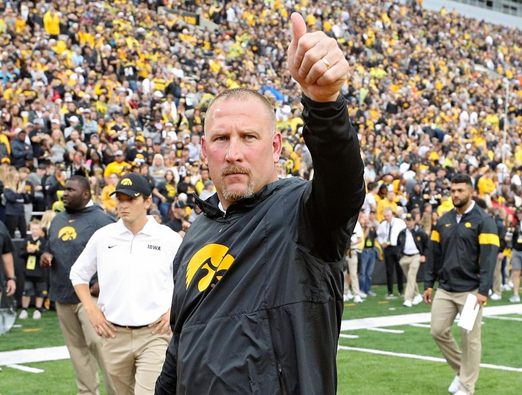 What will Wyoming's football coaching staff be paid in 2021?