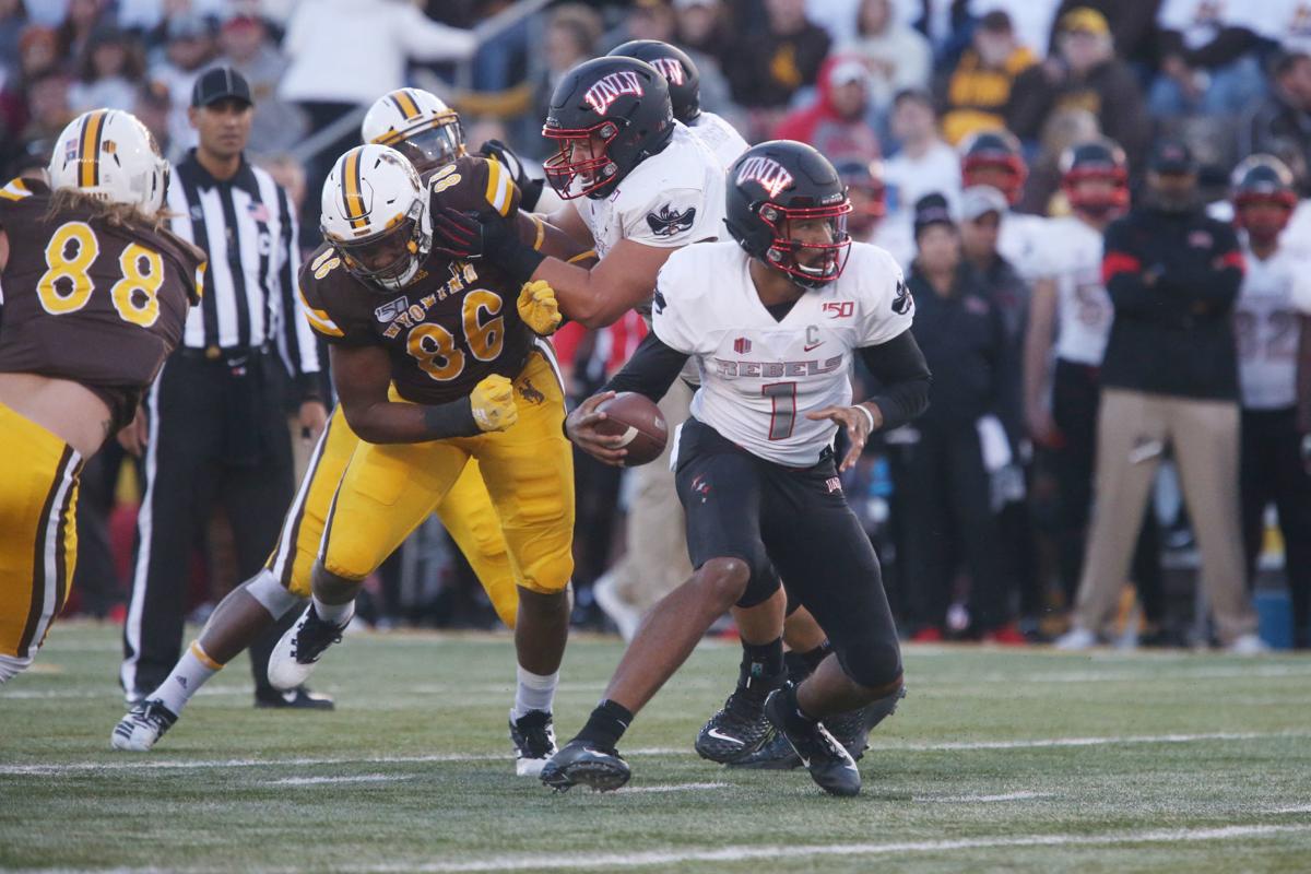 Wyoming Starts Mountain West Play With Rout Of Unlv Football