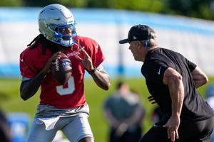 Detroit Lions quarterback Teddy Bridgewater (5) practices with quarterbacks coach Mark Brunell during training camp at Meijer