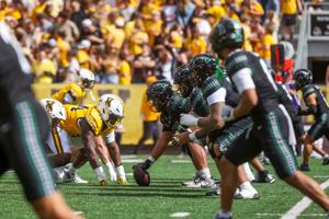 Wyoming hosts Hawai'i