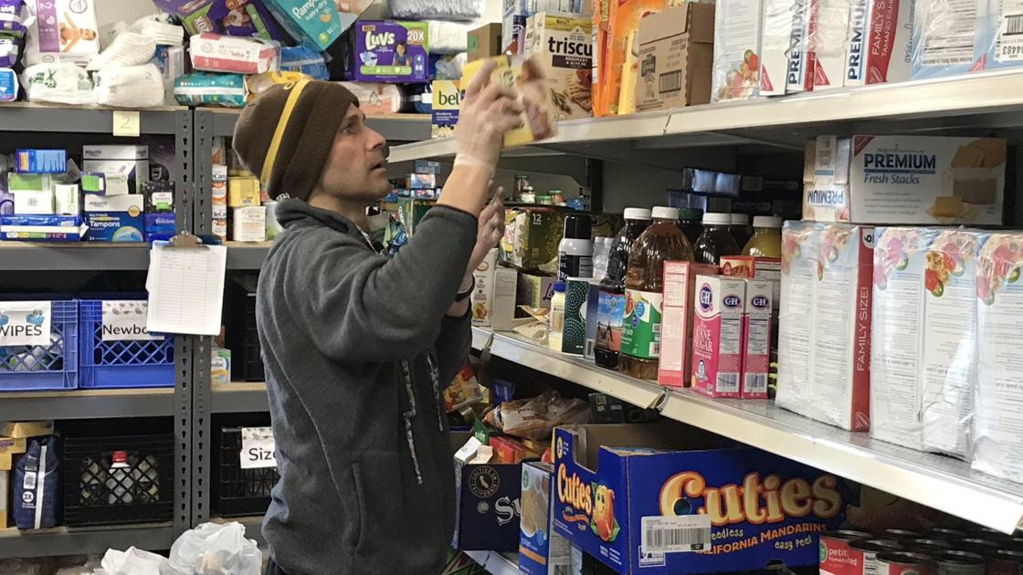 Uw Athletics Personnel Lend Helping Hand At Local Food Pantry