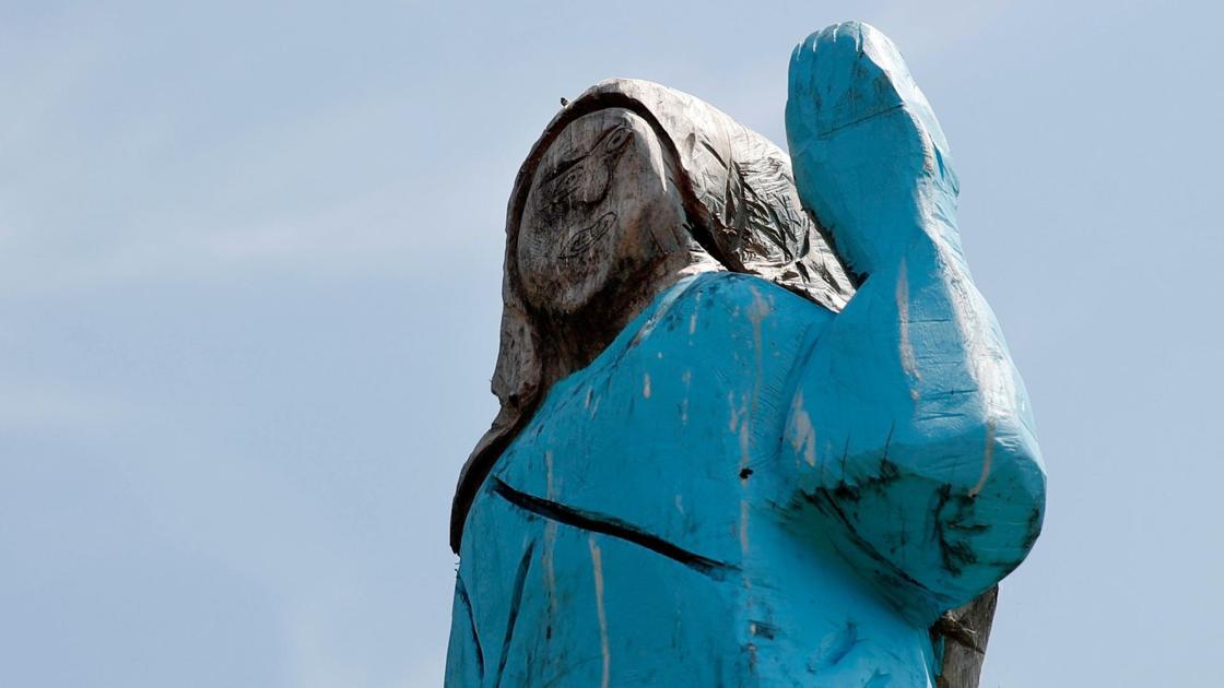 Melania Trump statue in Slovenia removed after being set ...
