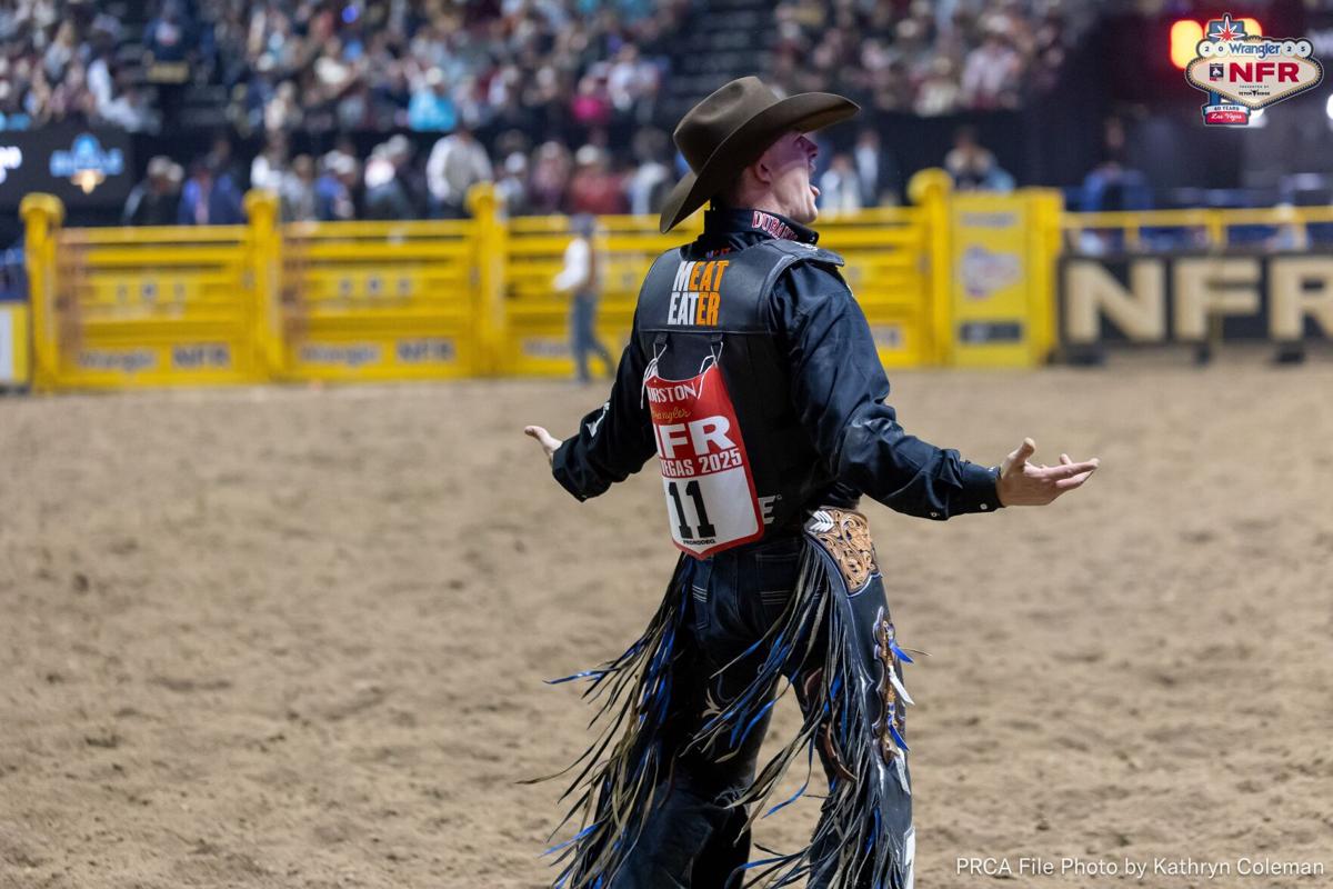 Saddle bronc rider Thurston continues to lead NFR average, image size:1200x800