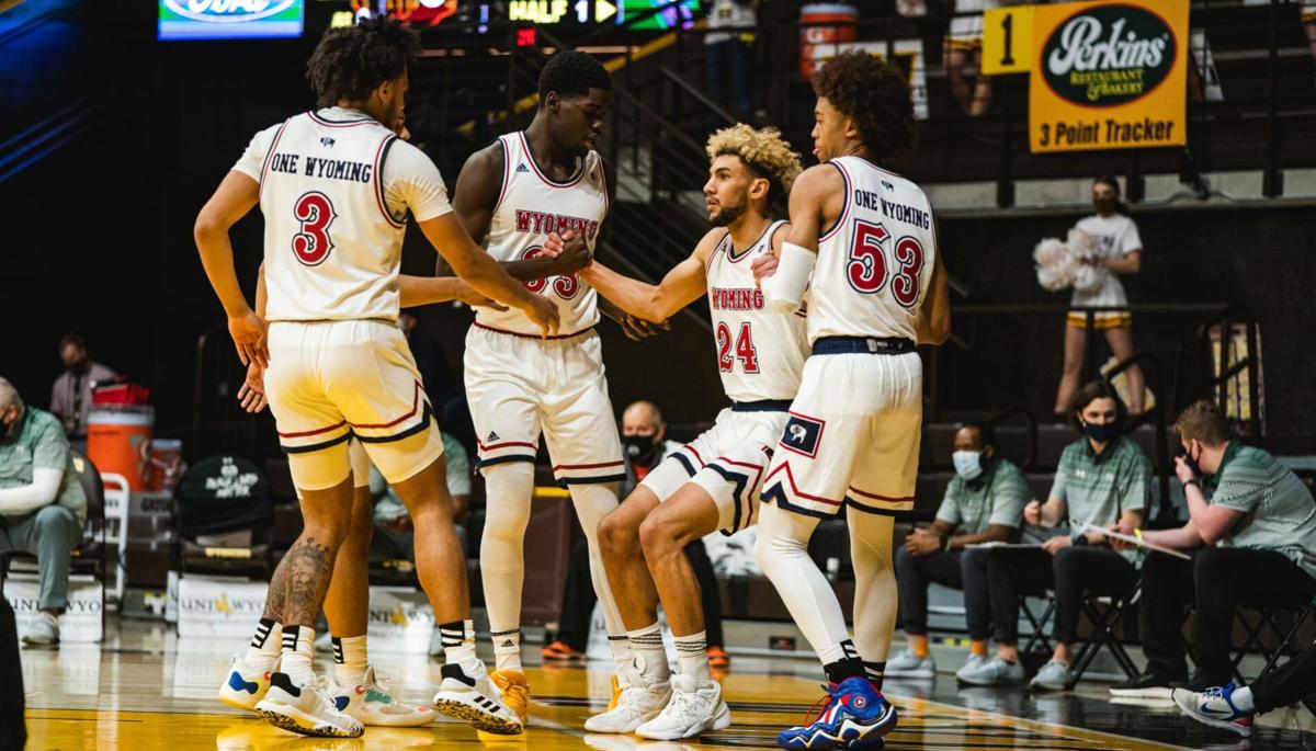 Border War men's hoops