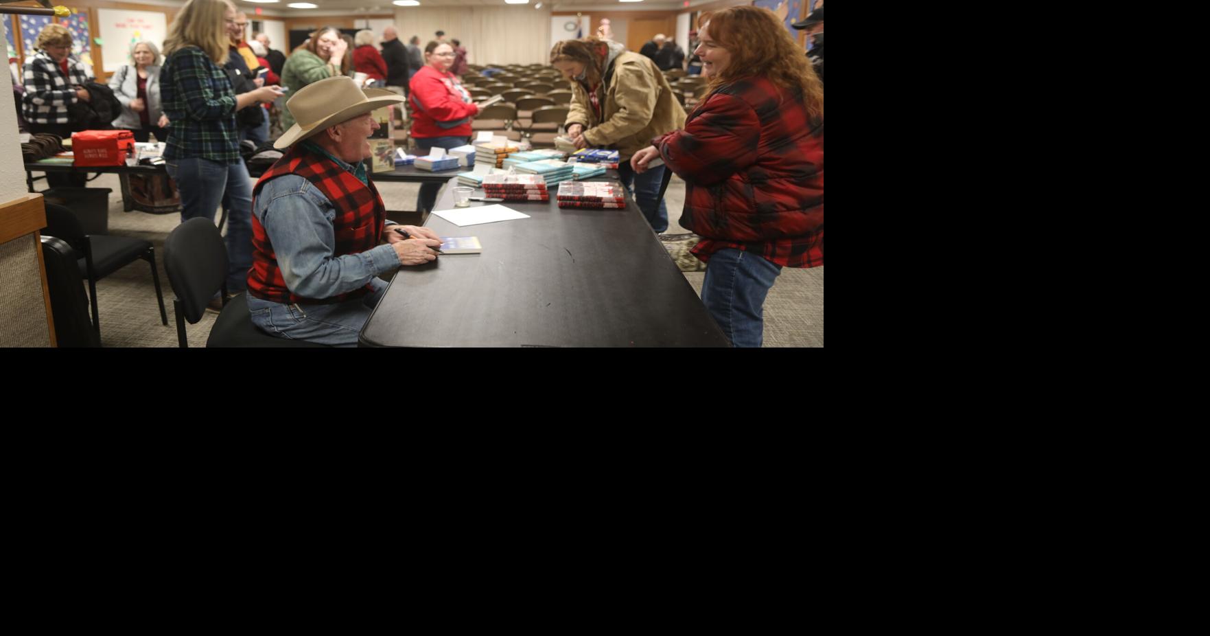 Wyoming author reads latest Christmas story to crowd