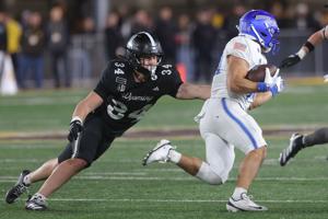 Wyoming defeats Air Force