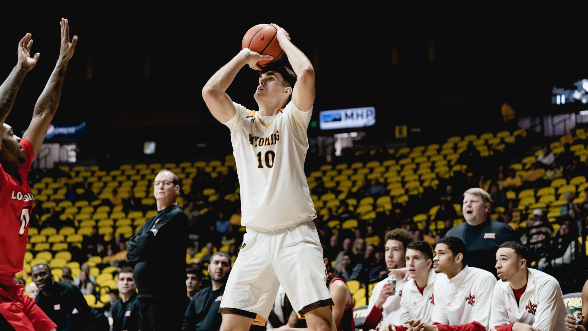 Hunter Thompson Breaks Out Leads Wyoming Past Louisiana In