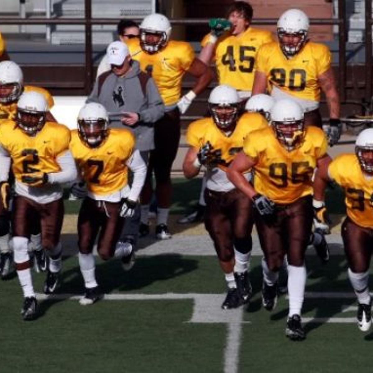 Wyoming Football Players Learn Plays Increase Pace Pokes