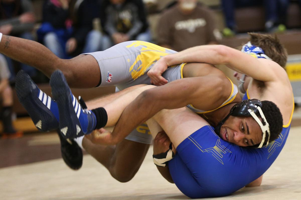 Wyoming wrestling beats Fresno State 406 in ArenaAuditorium dual