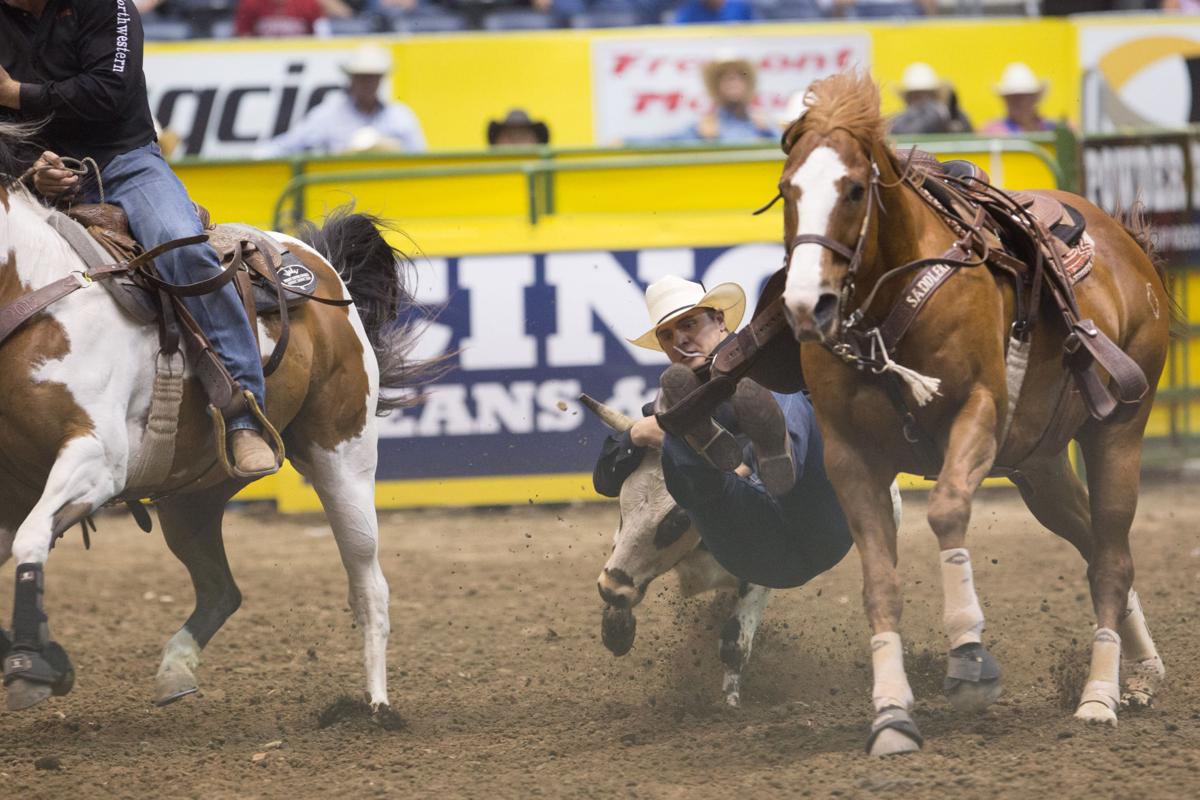 JD Struxness caps memorable week with steer wrestling title at college