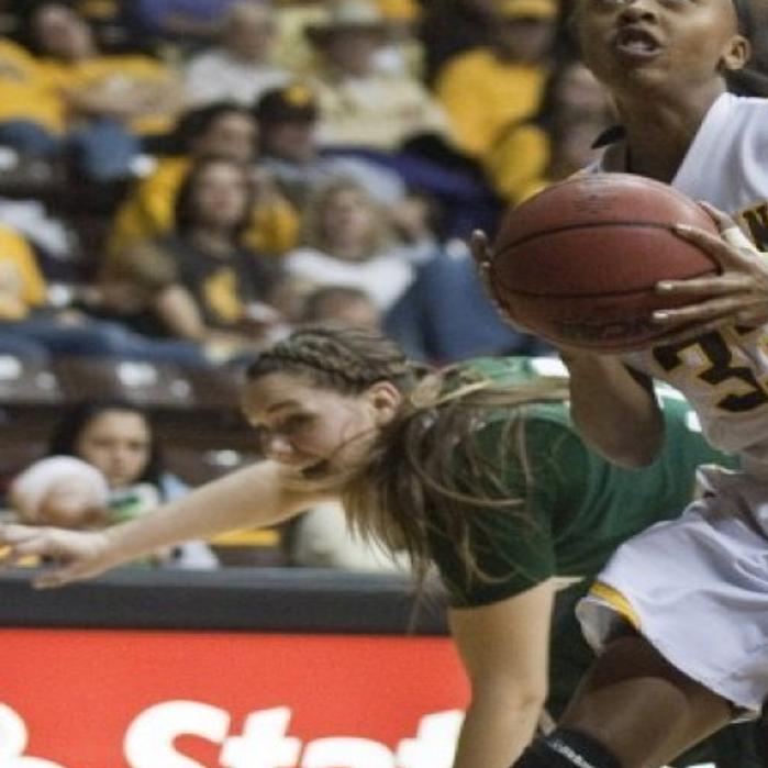 Wyoming Hoopster Sewell Wins Mountain West Player Of The Week