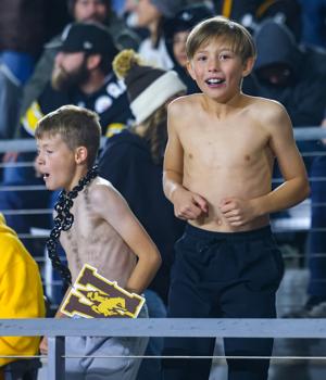 Wyoming defeats Air Force