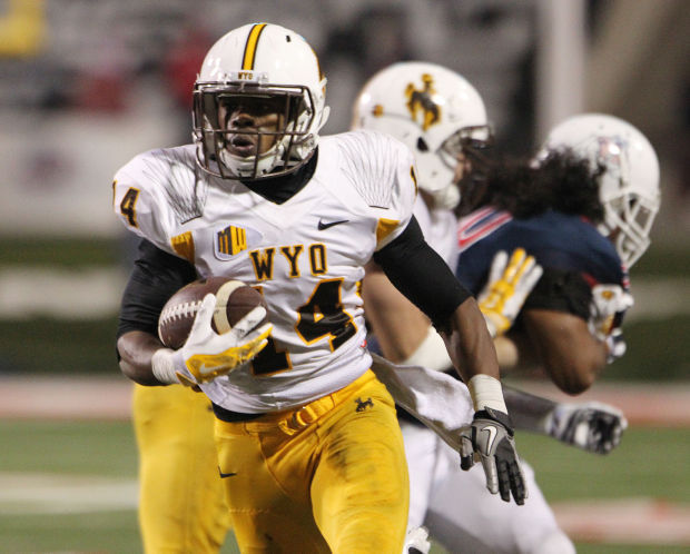 Wyoming's Finley breaks through with two interceptions against Fresno State