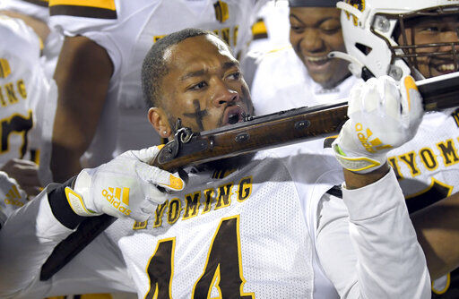 Wyoming Cowboys lose Sean Chambers, two key defensive players to