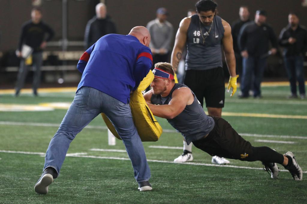Where Is Logan Wilson S Draft Stock Heading Into Nfl Draft Week