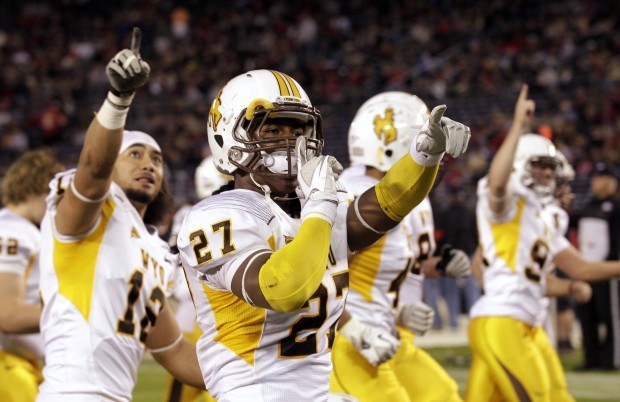 Wyoming survives San Diego State rally