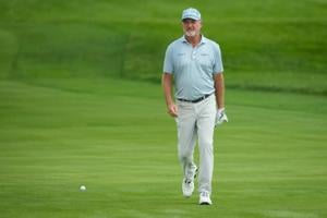 Jerry Kelly walks across the 18th green during the first round of the U.S. Senior Open at Scioto Country Club in Columbus on