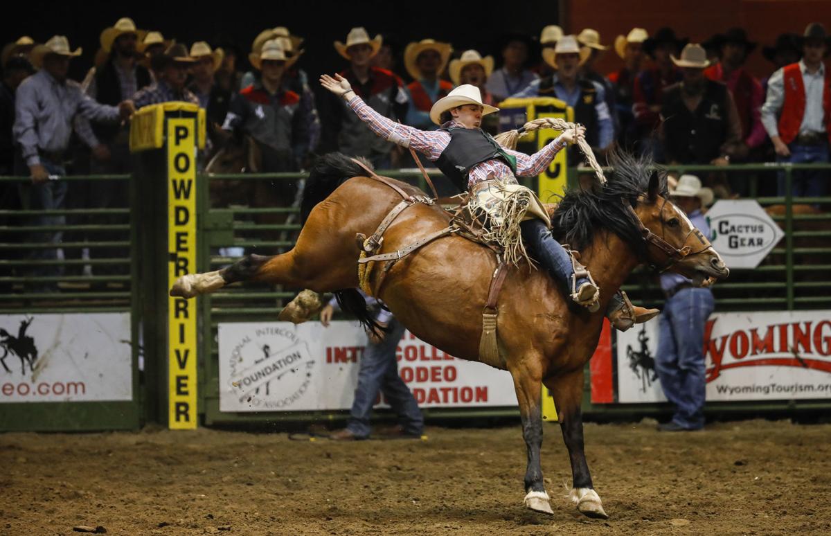 Colten Fritzlan solves his Frontier bull, shoots up average at CNFR