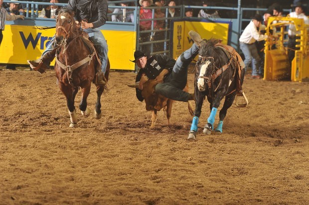 Cowboy cousins Suhn, Rinehart honor late grandfather at NFR