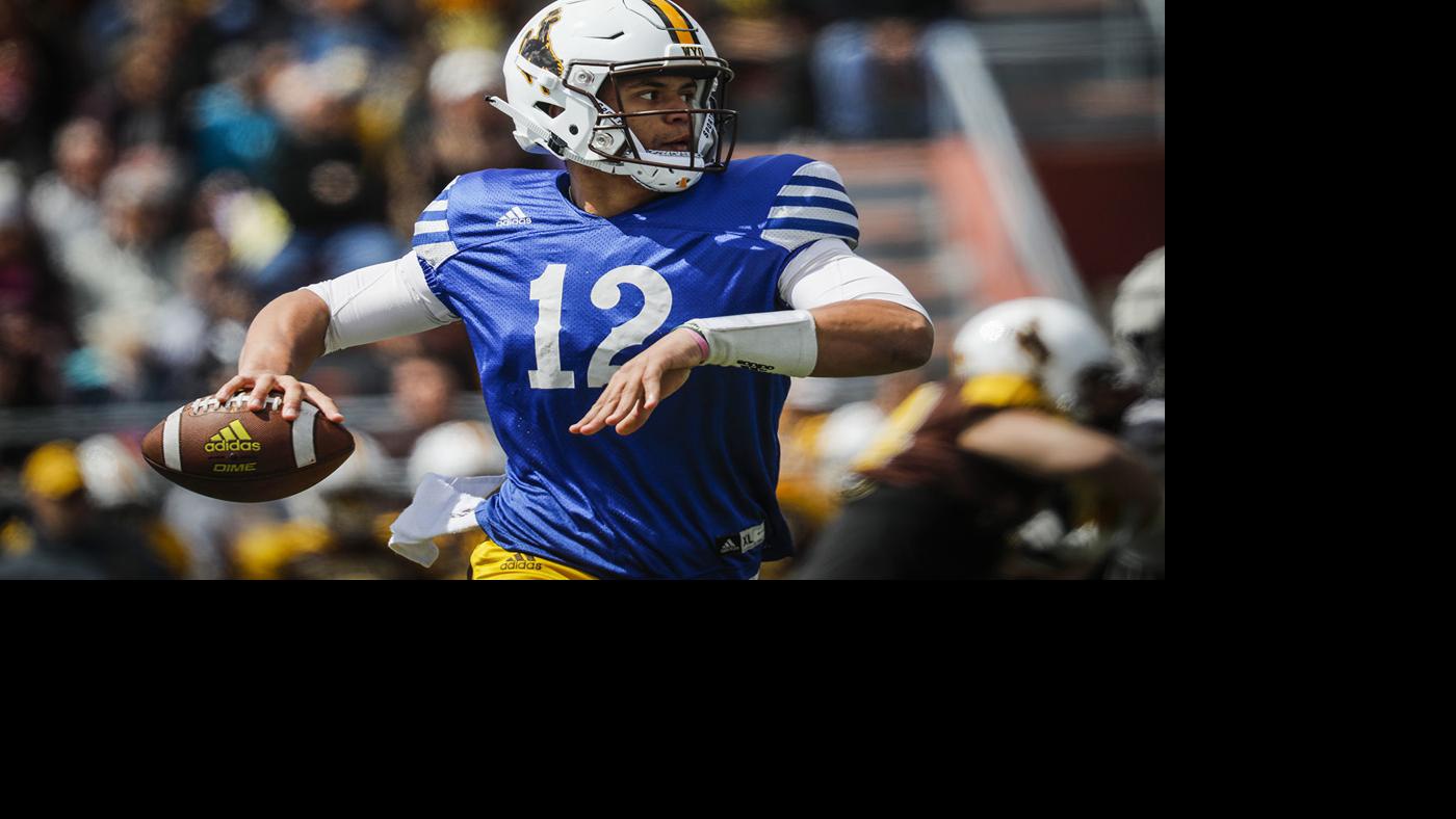 Scrimmage A Mixed Bag For Wyoming S Quarterbacks Football