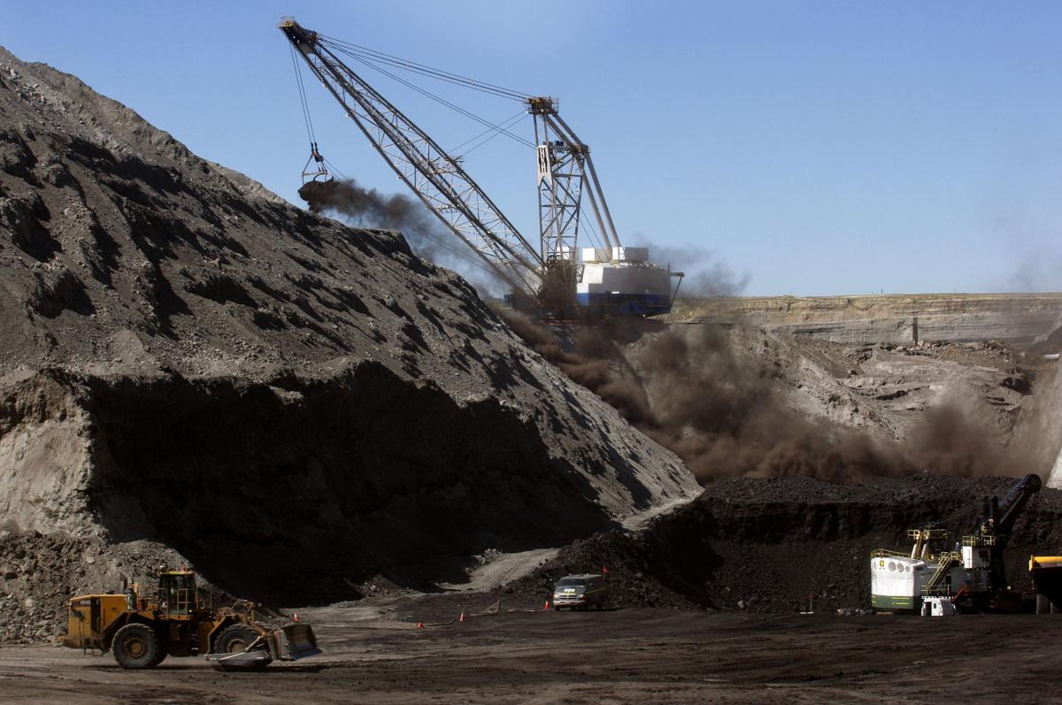 Wyoming Coal Mine Prepares To Move Huge Excavating Equipment - 