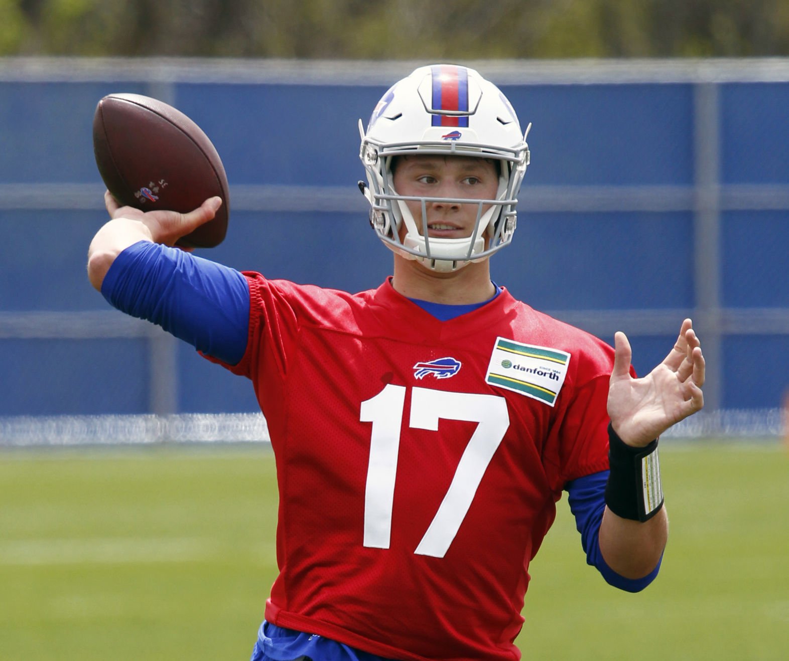 Bills Sign Former Wyoming Quarterback Josh Allen To 4-year Contract ...