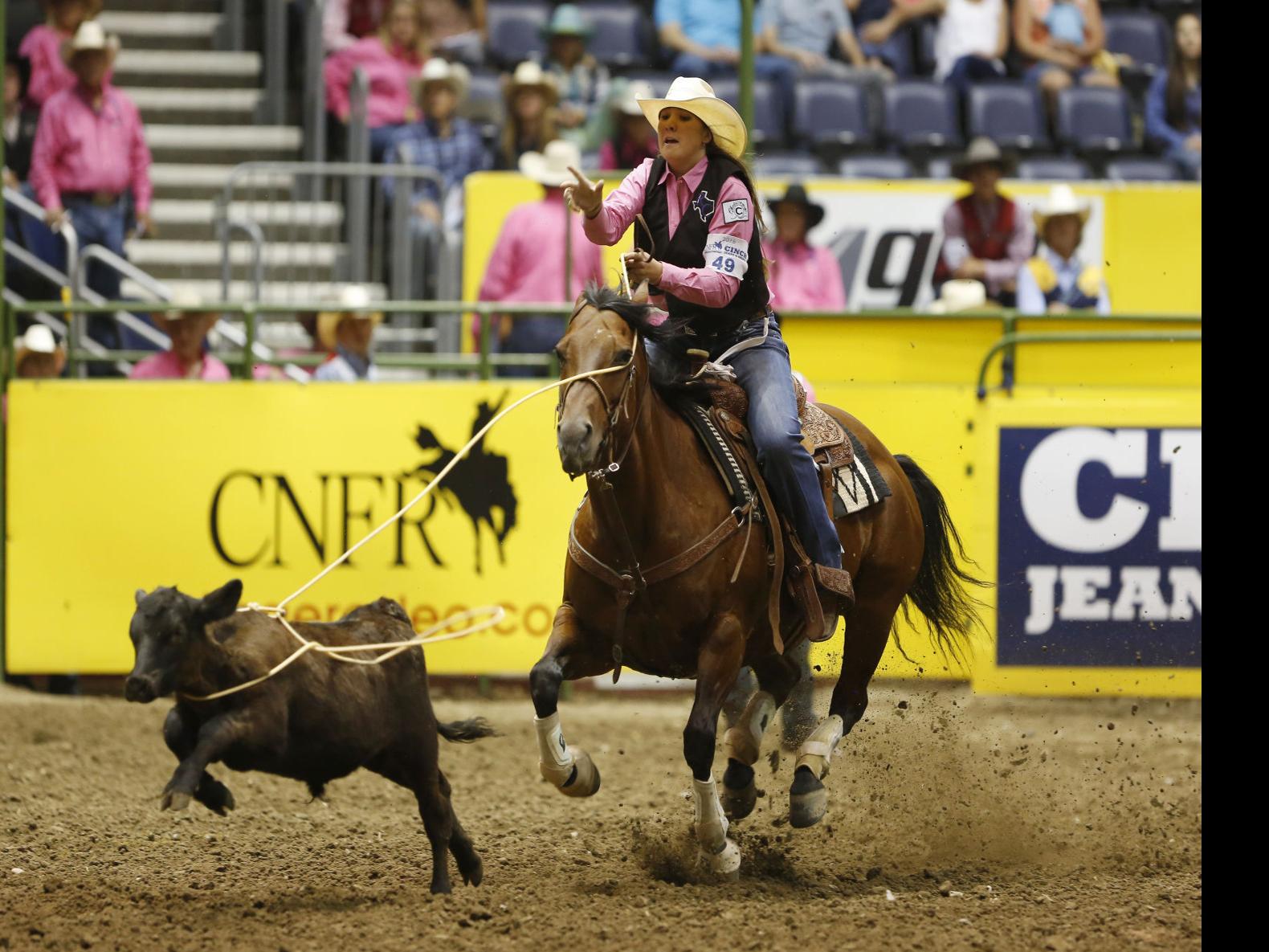 Team Ropers Cole Wheeler Wesley Thorp Overcome Rough Start To Lead The Average Race Rodeo Trib Com