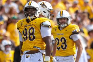 Wyoming hosts Hawai'i