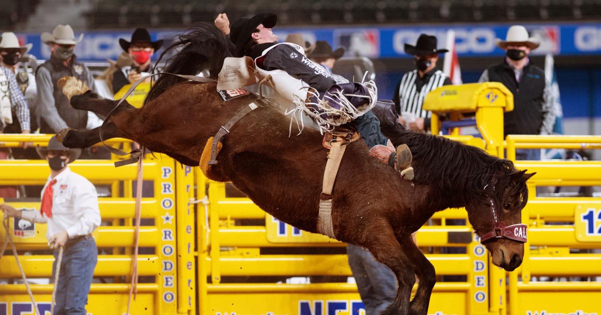 Buffalo's Cole Reiner wins 1st round of bareback at Central Wyoming Rodeo