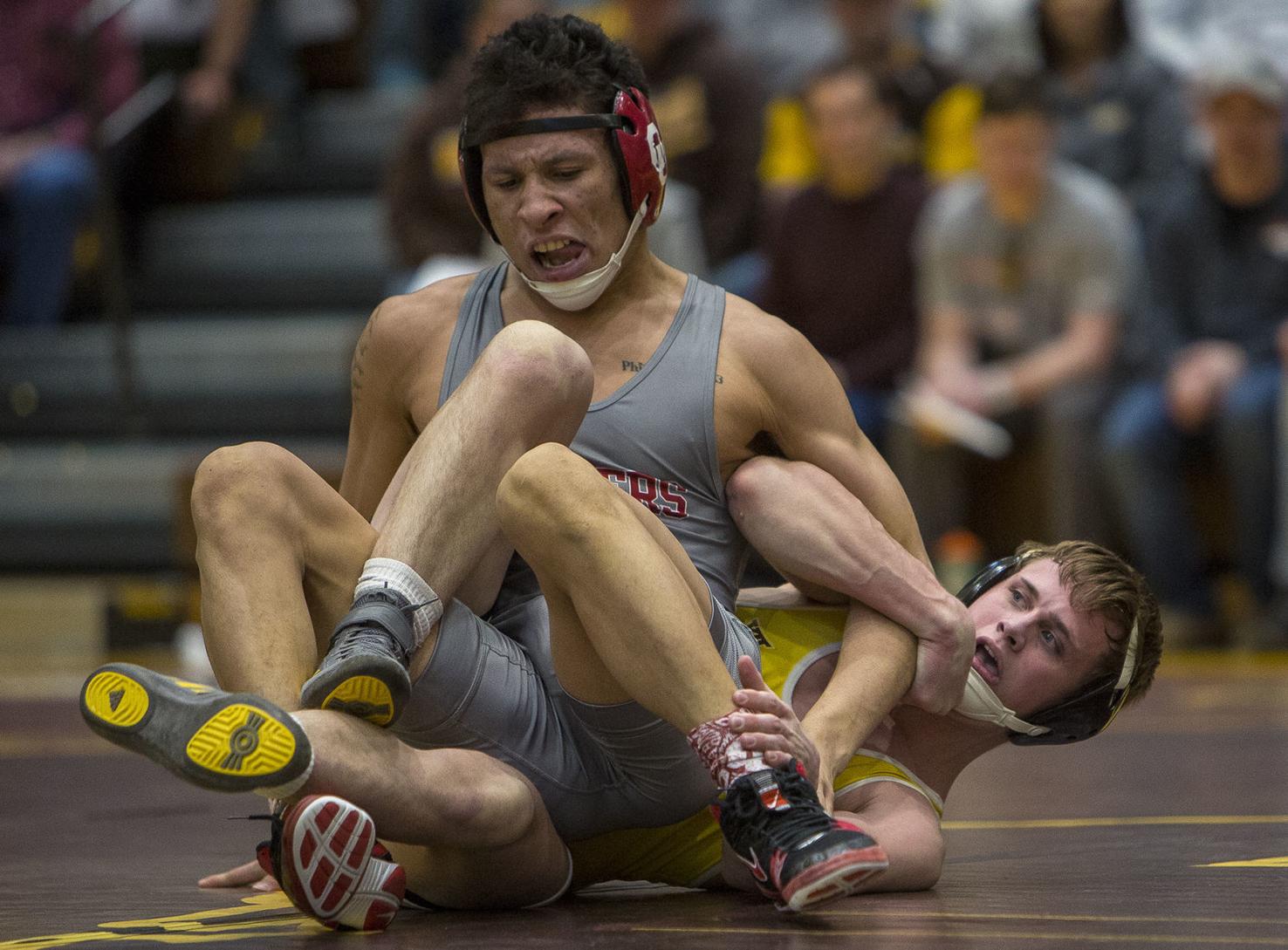 Wyoming wrestling takes decisive win over Oklahoma