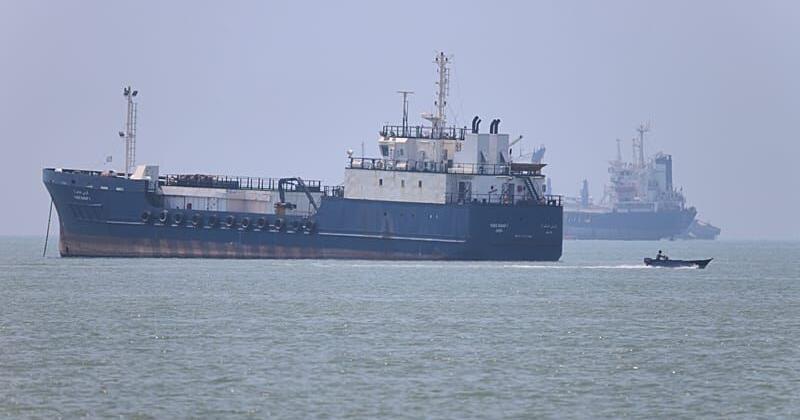 Oil price falls to pre-war levels as ships being moving through Strait of Hormuz