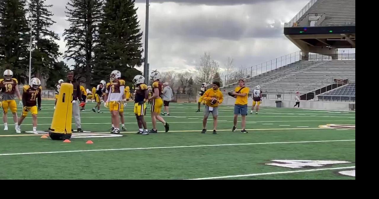 Cowboys wide receivers work on getting off the line at practice