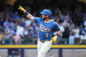 BASEBALL-MLB-MIL-PHI/