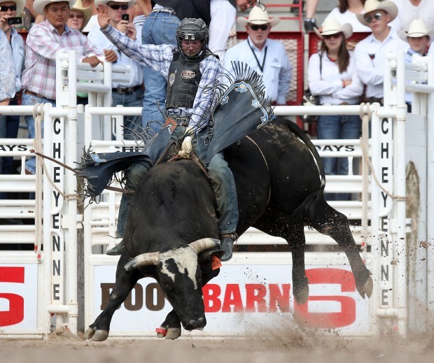 Tuckness takes bullfighting job seriously at National Finals Rodeo, National Finals Rodeo, Sports