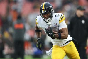 Dec 28, 2025; Cleveland, Ohio, USA; Pittsburgh Steelers tight end Jonnu Smith (81) warms up before the game against the Cleveland Browns at Huntington Bank Field. Mandatory Credit: Scott Galvin-Imagn Images