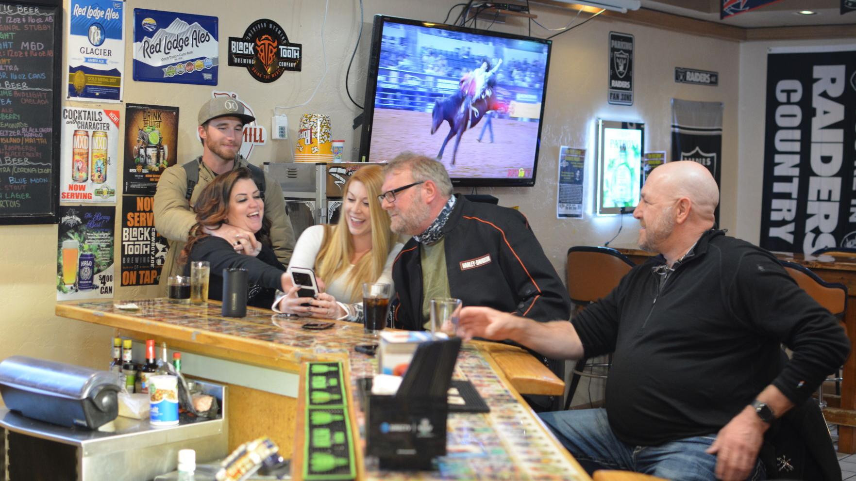 Powell bar not following Wyoming's 10 p.m. curfew - Vimarsana News