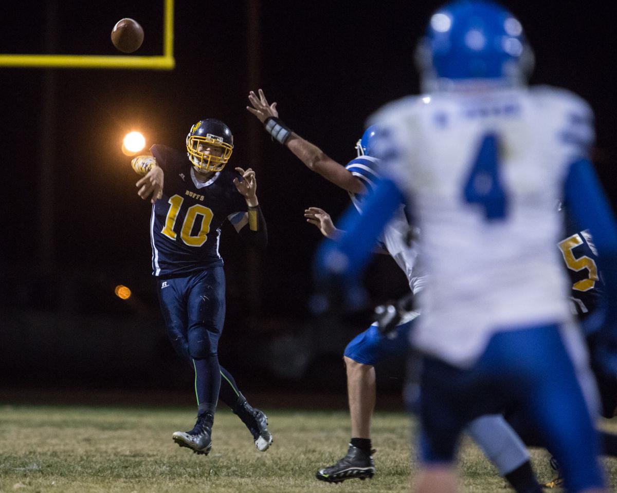 Last Second Touchdown Pass Lifts Lovell Over Greybull Football Trib Com